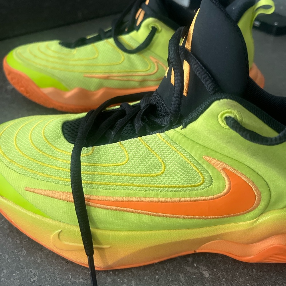 Nike Kids' Size 6Y Hustle D11